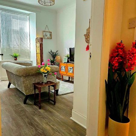 The Ferns - Shared Garden Apartment With Parking Darvel Luaran gambar