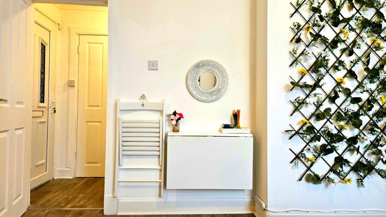 The Ferns - Shared Garden Apartment With Parking Darvel Luaran gambar