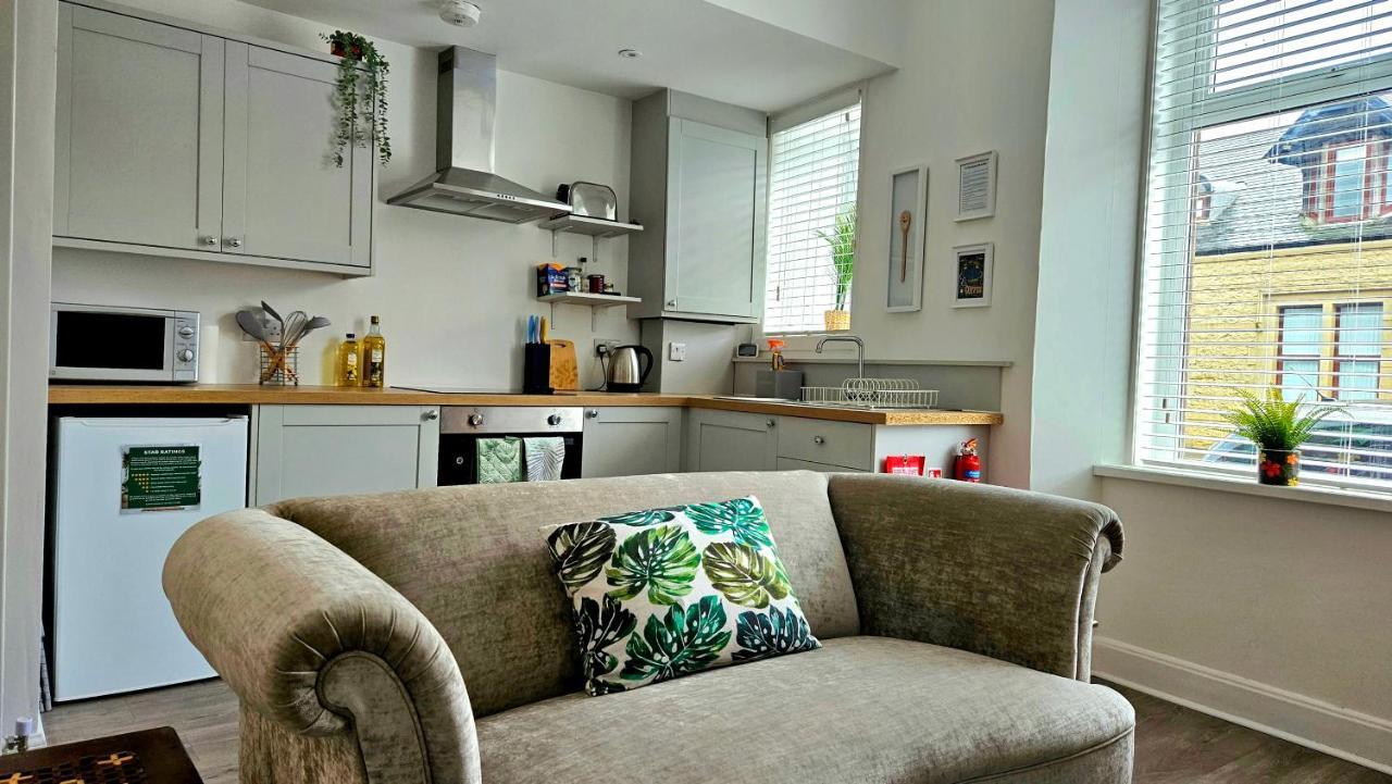 The Ferns - Shared Garden Apartment With Parking Darvel Luaran gambar