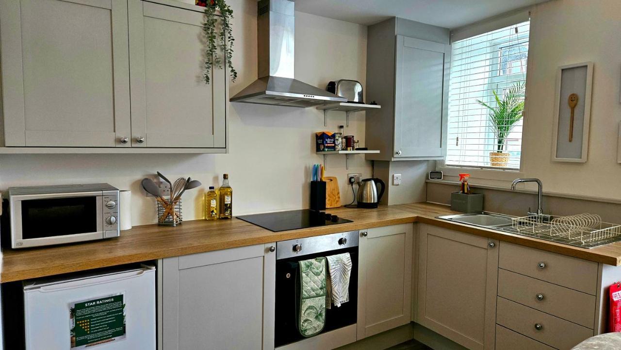 The Ferns - Shared Garden Apartment With Parking Darvel Luaran gambar
