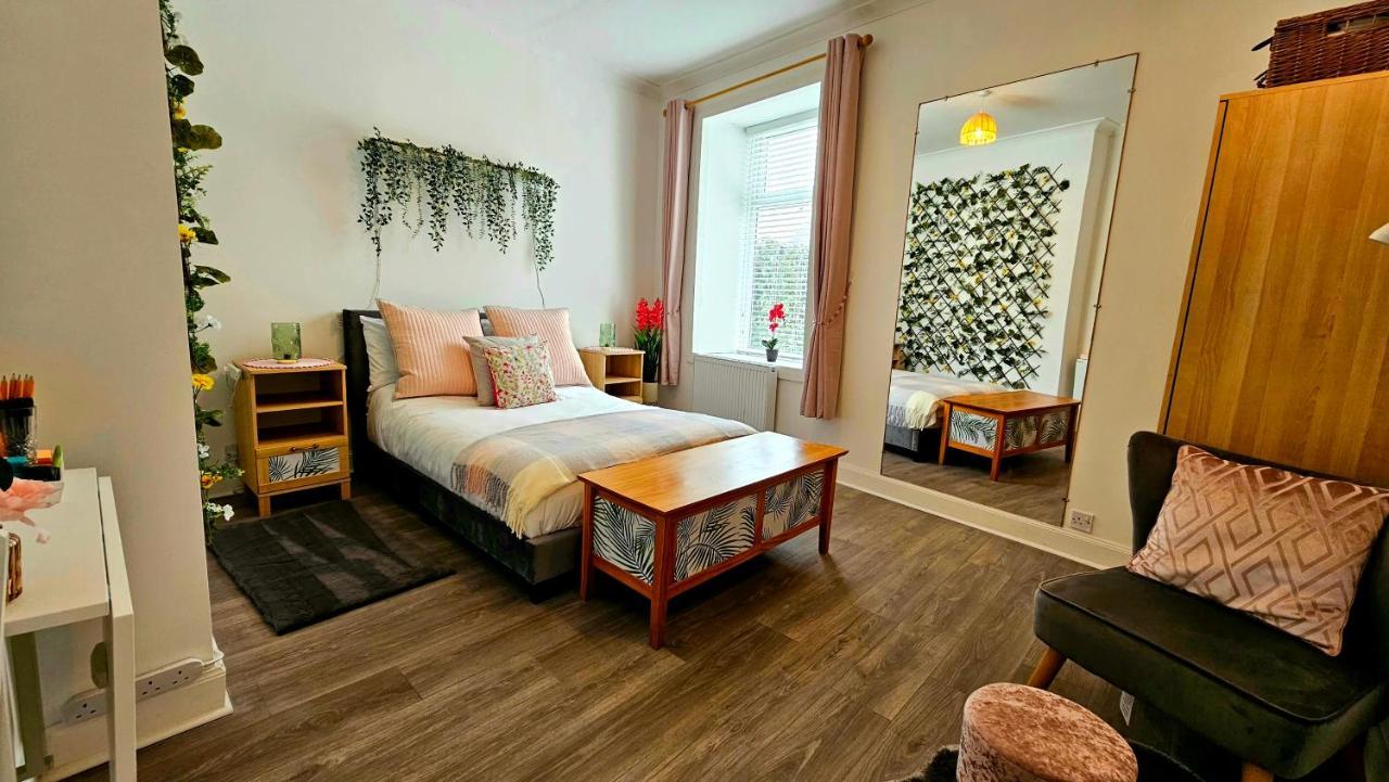 The Ferns - Shared Garden Apartment With Parking Darvel Luaran gambar